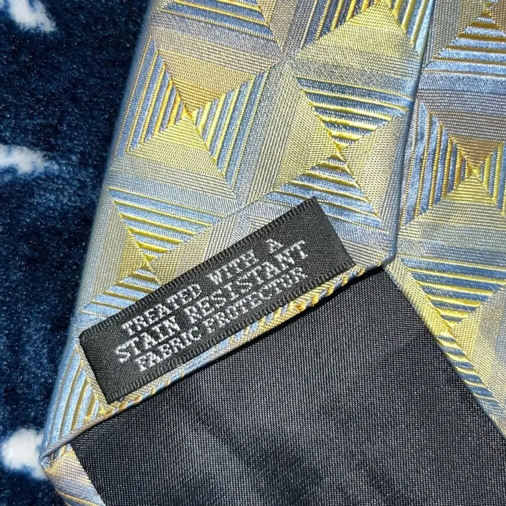 Van Heusen Stain Resistant 100% Silk Blue Gold Tie